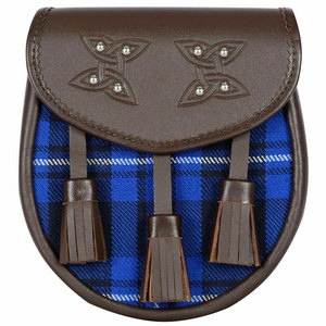 Sporran hybride semi-formel en cuir marron à motif tartan bleu Ramsey avec ceinture à chaîne – Accessoire le plus vendu pour costumes - Product Image 1