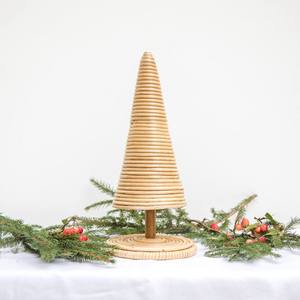 Décorations de Noël rayées tissées à la main, très demandées, arbre conique circulaire en rotin avec support pour la décoration intérieure - Product Image 1