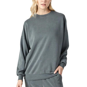 Sweat-shirt tendance pour femmes, coupe ample, en molleton, col rond, pull en coton lourd, streetwear d'hiver, design personnalisé - Product Image 3