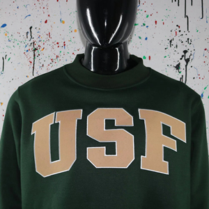 Sweat-shirt à col montant USF vert foncé 100% coton avec broderie appliquée, col large, fils fins - Product Image 1