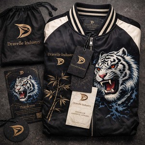 เสื้อแจ็คเก็ตซูกะกันสุดหรูแบบสั่งทำพิเศษ ลายเสือขาวปักบนผ้าซาติน ทรงบอมเบอร์ สไตล์เลตเตอร์แมน วาร์ซิตี้ ผ้าซาติน แบบโยโกสึกะ - Product Image 5