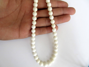 Perles de corail blanc à gros trous, perles rondes lisses de 8 mm en corail blanc, trou de 1 mm, brin de 15 pouces - Product Image 2