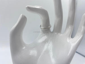 Meilleur prix pour les bracelets en argent modernes Bague détaillée complexe vintage pour le mariage des femmes Touche d'élégance intemporelle - Product Image 2