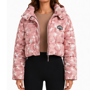 Manteau d'hiver à capuche pour femme, avec isolation épaisse, tissu polyester durable et style parka long élégant - Product Image 1