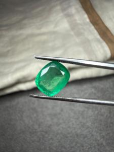 Émeraude Naturelle Zambienne Rare de 3,83 Carats, Coupe Coussin, Pierre Précieuse Verte, Qualité Bijoux de Luxe, Fournisseur en Gros - Product Image 1