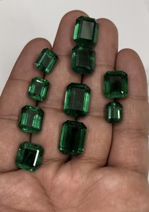 Lot d'émeraudes zambiennes de haute qualité, 70 carats, couleur vert vif et clarté fine, par Sadiya International - Product Image 2