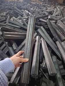 Briquetas de Aserrín Hexagonal de Alta Densidad Premium, Carbón Vegetal Negro de Madera Dura, 7000-8000 Kcal/kg Valor Calorífico, 3.0-5.0% Contenido de Ceniza - Product Image 3