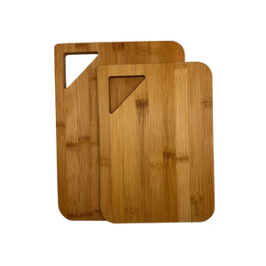 Planche à découper en bois naturel personnalisée en gros, fabriquée en usine, écologique, en bois massif avec trou pour ustensiles de cuisine - Product Image 4