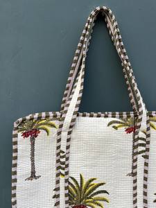 Bolsos de Moda con Diseño Floral, Bolsos de Mano Personalizados, Bolsos de Maquillaje, Nueva Tendencia, Bolsos Populares para Viajes y Picnic - Product Image 5