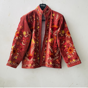 Veste d'hiver en coton Suzani indienne faite à la main, brodée à la main, longueur normale, unisexe, col montant, réversible - Product Image 1