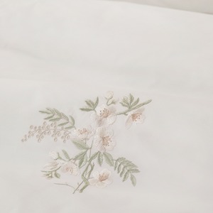 Juego de Funda de Edredón y Fundas de Almohada Quang Thanh con Bordado Personalizado de Flores Bonitas, Estilo Europeo-Americano, 250 Hilos, Hecho a Máquina - Product Image 2