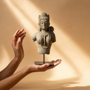 Buste de femme classique |   Réplique d'art indien du XIXe et XXe siècles, artisanat traditionnel en pierre, décoration de table artistique faite à la main - Product Image 1