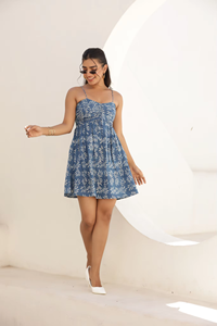 Vestido Mini Vibrante con Escote en V sin Tirantes, Encanto sin Esfuerzo, Sin Mangas, Estampado Vibrante en Colores Pop - Product Image 5