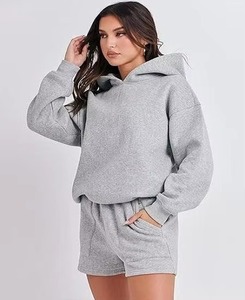 Ensemble 2 pièces hiver femme : sweat à capuche et short gris en polaire, coupe décontractée, couleur unie, haut long, longueur genou, pour le quotidien et le streetwear - Product Image 1