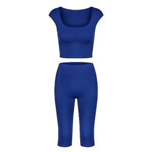 Ensemble deux pièces côtelé pour femme : Crop top à col carré et pantalon trois-quarts taille haute – Tenue décontractée et respirante pour l'été - Product Image 1