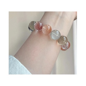 Pulsera de Resina Artística Elaborada con Técnicas Contemporáneas Únicas, Accesorio de Moda Elegante para Venta al por Menor - Product Image 1