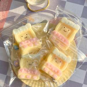 Divertido Juguete Antiestrés de Consola de Juegos KT, Suave, Pegajoso, de Rebote Lento, para Apretar, Colgante, Lindo - Product Image 2