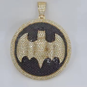 Pendentif Hip Hop Premium en Argent Plaqué Or Blanc avec Détails Inspirés des Diamants pour Femmes - Product Image 3