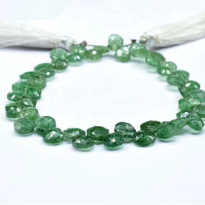 Perles en pierre de briolette de fraise en forme de coeur à facettes vertes Perles de pierres précieuses à facettes de 7mm - Product Image 1
