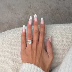 Anillo de Compromiso con Diamante Cultivado en Laboratorio, Corte Clásico Cojín de 4 Quilates, Certificado IGI, Engaste en Bisel, Oro Sólido de 14K para Mujer, Blanco D.E. Color - Product Image 6