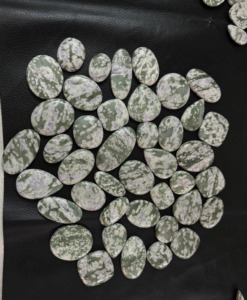 Pierre de jade naturelle en cabochon, prix de gros, cristaux de pierres précieuses en vrac, énergie de guérison des chakras pour la fabrication de bijoux - Product Image 5