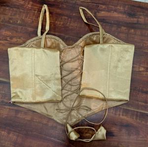 Blouse de sari d'hiver en satin tissé argenté, style minimaliste, avec bonnets rembourrés - Product Image 2