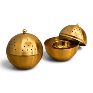 Mejor quemador de incienso de lujo color oro metálico, con tapa perforada y copa interior para quemar incienso, ideal para el Ramadán. - Product Image 1
