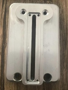 Plaque de montage à double fente en aluminium usinée sur commande par CNC |   Pièces métalliques usinées avec précision - Product Image 5