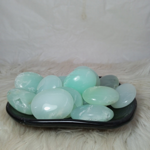 Vente en gros pierre de palmier chrysoprase naturelle d'Indonésie de haute qualité pierres précieuses artisanat cristal de guérison taille 45x35x15mm - Product Image 6