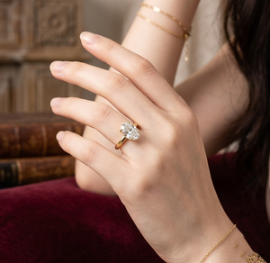Bague solitaire pour femme en or 18 carats avec diamant ovale de laboratoire, sertie sur 4 griffes, certifiée IGI, cadeau d'anniversaire - Product Image 2