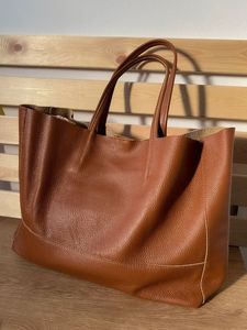 Large Capacity Women's Luxury Leather Handbags Zipper Closure Lightweight Water Resistant Durable Design Anti-Theft Features - Product Image 6