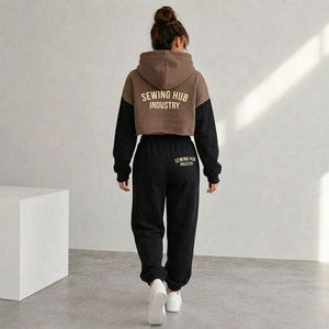 Ensemble de survêtement court zippé pour femme, pantalon taille haute, tenue athleisure moderne pour la vente en gros, ensemble 2 pièces ajusté et tendance - Product Image 2
