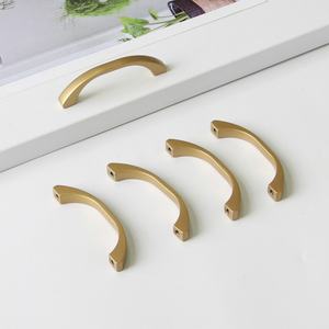 Precio de fábrica: Tirador de arco dorado de aleación de zinc para gabinetes, muebles de cocina, baño, tocador y armario, estilo moderno. - Product Image 6