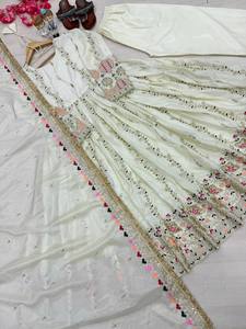 Ensemble de costume de mariage indien pakistanais traditionnel en soie crème pour femme, coupe ample, brodé, longueur cheville, toutes saisons - Product Image 5