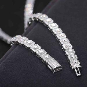 Bracelet tennis pour femme en argent 925 plaqué rhodium, diamants taille princesse sertis en canal, design géométrique, luxe, pour usage quotidien - Product Image 2