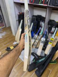 Bate de Críquet CA Sports Gold 20K Edición Fakhar Zaman de Madera de Sauce Inglés, Ligero, Tamaño Personalizado, con Funda Gratis y Lámina Antideslizante Extra - Product Image 6