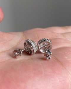 Pendientes de Oro Blanco de 14K con Moissanita Brillante de Corte Redondo y Halo de Diamantes, Joyería Fina Moderna y Minimalista, Regalos de Aniversario para Mujer - Product Image 5