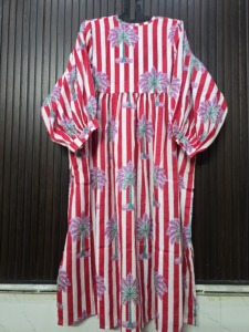 เดรสยาวลายทางสีแดงขาวพิมพ์ลายดอกไม้ผ้าฝ้ายคอกลมแขนยาวเอวเอ็มไพร์ - Product Image 5
