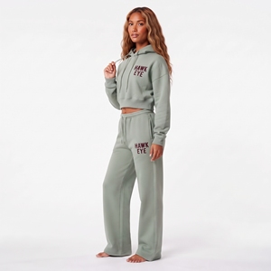 Conjunto de dos piezas para mujer con diseño de última moda en color verde salvia sólido, top corto y pantalones jogger de pierna ancha, diseño de logotipo personalizado. - Product Image 6
