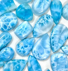 พลอยลาริมาร์ธรรมชาติจาก MAHNAJ GEMS ขายส่ง รูปทรงผสม สีฟ้าขัดเงา สำหรับทำเครื่องประดับ ราชสถาน ชัยปุระ - Product Image 2