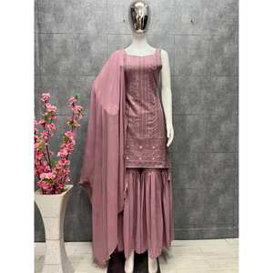 Belle broderie de fil de coton pour femmes Sharara Set et Dupatta avec un travail complexe - Product Image 2