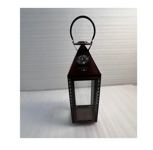Lanterne artisanale en fer et verre avec finition brune, idéale pour l'éclairage et la décoration des patios, jardins et balcons. - Product Image 5