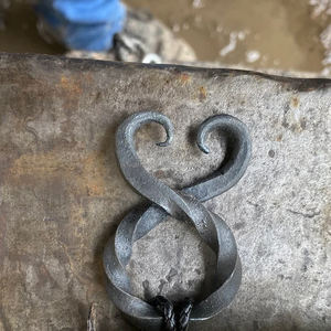 Collar con colgante de Cruz Troll forjado a mano Troll Cross Viking Nordic Jewelry Herrero hecho a mano medieval Twisted neckless - Product Image 4