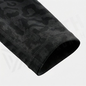 ชุดออกกำลังกายเอวสูงไร้รอยต่อ ไซส์ใหญ่ เสื้อผ้าโยคะกันน้ำ แฟชั่นสปอร์ตบรา ชุดออกกำลังกายวิ่งเทรนนิ่งรัดรูป - Product Image 6