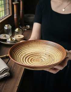 Tazón de cerámica hecho a mano con diseño cultural Wabi-Sabi para servir pudín, ideal para hoteles, de Universal Overseas INDIA. - Product Image 2