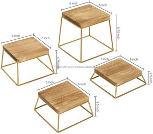 Support à gâteau en bois et métal avec finition dorée - Product Image 2