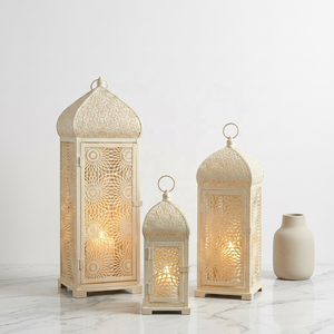 Farol Marroquí Grande con Silueta Arquitectónica y Filigrana Decorativa para una Iluminación de Acento en el Hogar con un Toque Atemporal - Product Image 1