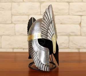 Casco Estilo Mandaloriano Dorado Hecho a Mano, Casco de Cazador de Recompensas de Ciencia Ficción, Accesorio para Exhibición y Cosplay - Product Image 5
