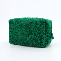 Sac de maquillage en velours matelassé portable et tendance avec logo personnalisé multicolore, motif brodé, sac de rangement pour articles de toilette