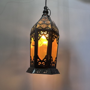 Luminaire suspendu décoratif en fer et verre gravé noir, design artisanal, motif LED blanc chaud doux pour salon - Product Image 3